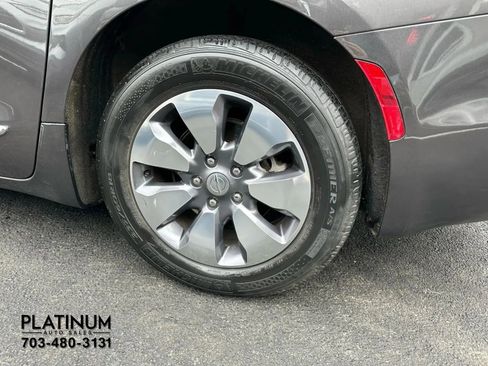 Used 2018 Chrysler Pacifica Limited w/ Advanced Safetytec Group image 22