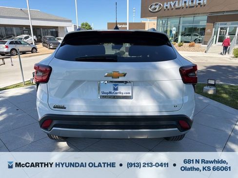 Used 2024 Chevrolet Trax LT w/ Driver Confidence Package FWD image 16