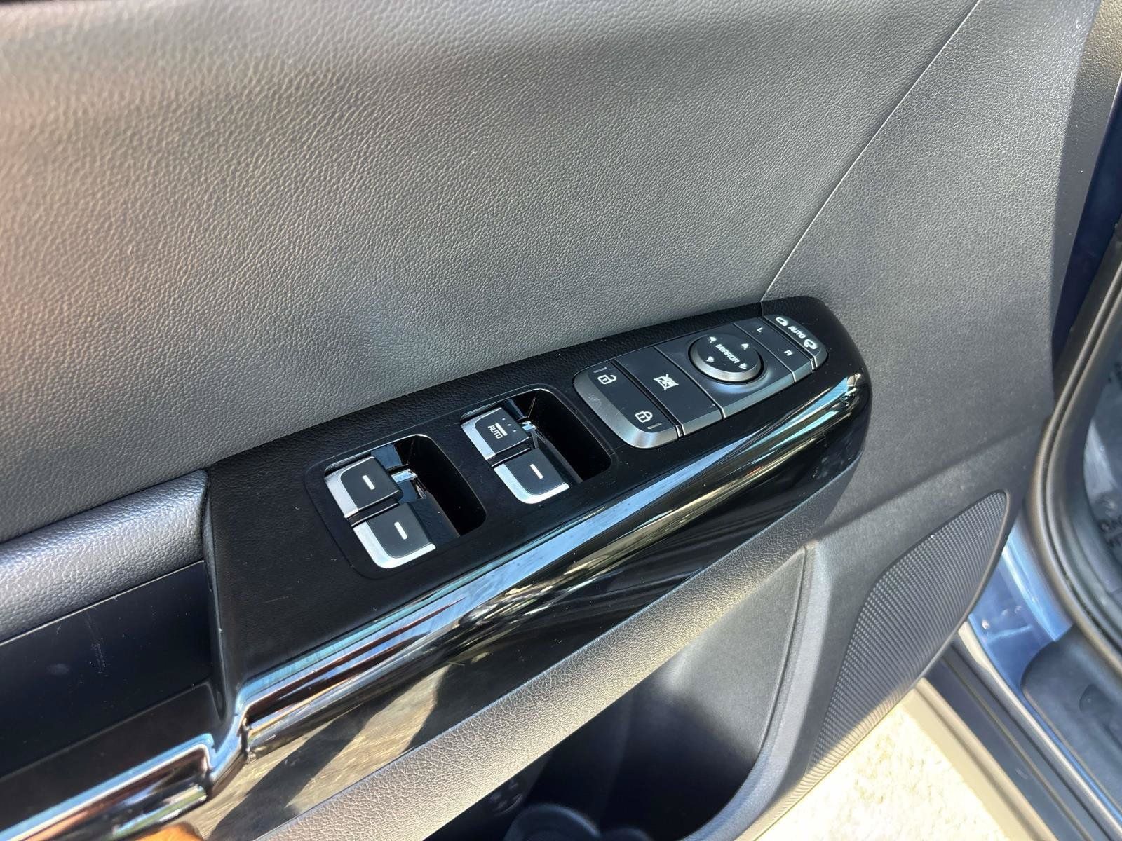 Used 2021 Kia Sportage EX AWD/4WD image 16
