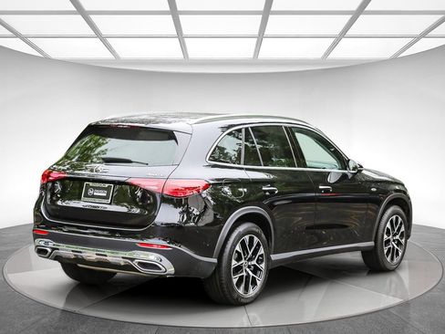Used 2025 Mercedes-Benz GLC 350e 4MATIC image 4