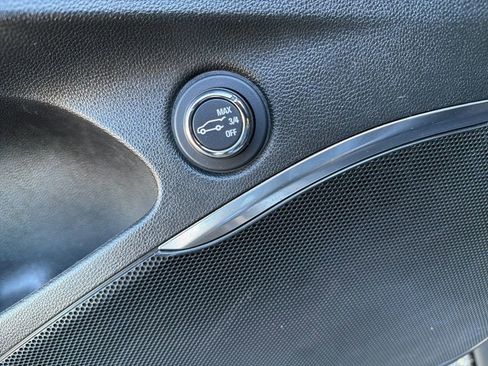 Used 2023 Buick Enclave Essence image 19