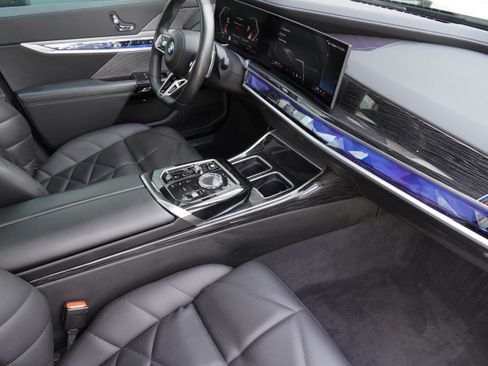 Used 2023 BMW 740i RWD image 10