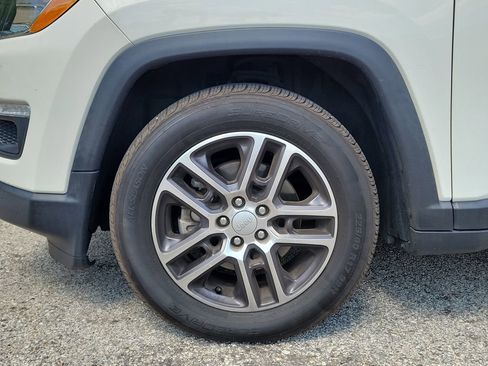 Used 2019 Jeep Compass Latitude FWD image 7