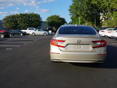 Used 2018 Honda Accord EX image 4
