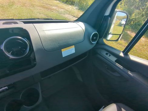 Used 2025 Mercedes-Benz Sprinter 2500 image 4