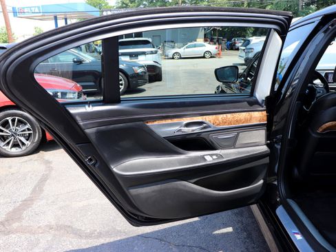 Used 2018 BMW 740i xDrive 740i xDrive Sedan image 24