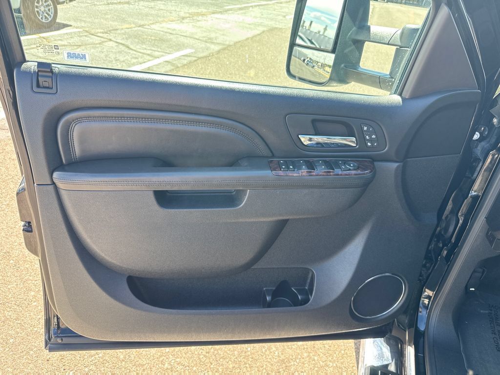 Used 2013 GMC Sierra 3500 Denali AWD/4WD image 10