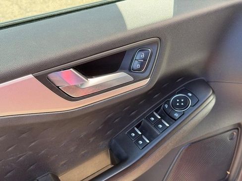 Used 2020 Ford Escape SE FWD image 18