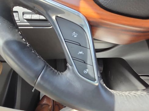 Used 2017 Cadillac XT5 Platinum AWD/4WD image 29