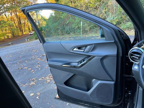 Used 2025 Chevrolet Equinox LT image 18