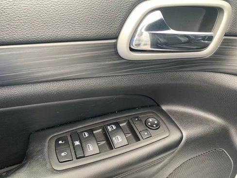 Used 2022 Jeep Grand Cherokee Laredo X AWD/4WD image 22