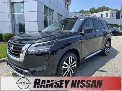Used 2024 Nissan Pathfinder Platinum w/ Cargo Package