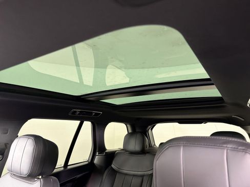 Certified 2025 Land Rover Range Rover SE AWD/4WD image 9