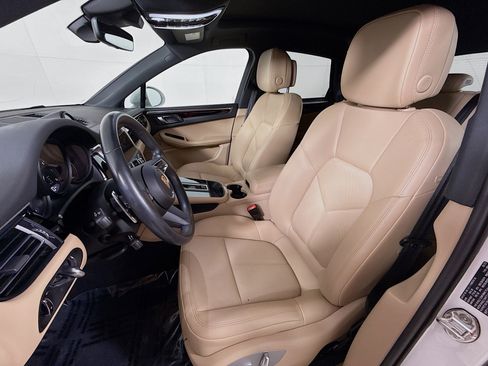 Certified 2023 Porsche Macan image 5
