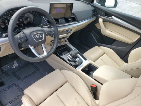 Certified 2025 Audi Q5 2.0T Premium w/ Convenience Plus Package image 2