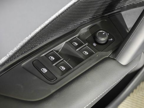 New 2026 Volkswagen Tiguan SE image 34