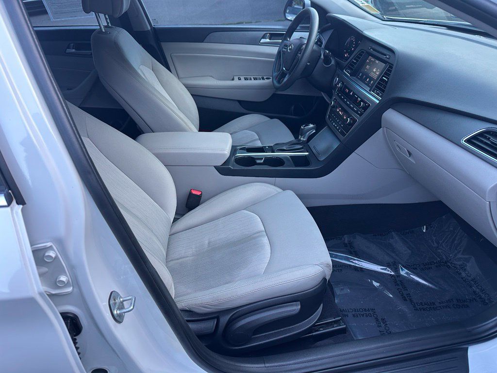 Used 2017 Hyundai Sonata SE FWD image 12