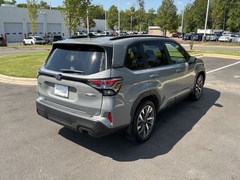 Used 2025 Subaru Forester Touring w/ Popular Package - Touring AWD/4WD image 10