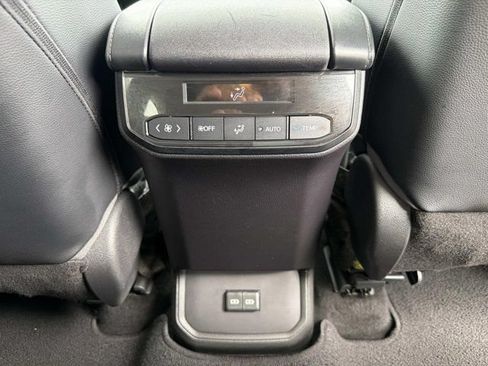 Used 2023 Toyota Highlander XLE FWD image 21