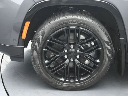 Used 2023 Jeep Wagoneer Series II AWD/4WD image 36