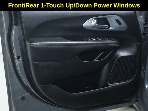 Used 2021 Chrysler Pacifica Touring-L w/ Uconnect Theater Family Group image 16