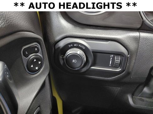 Used 2023 Jeep Wrangler Sahara w/ Cold Weather Group image 13