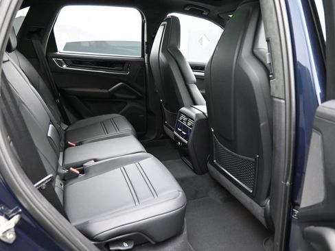 New 2025 Porsche Cayenne Turbo AWD/4WD image 30