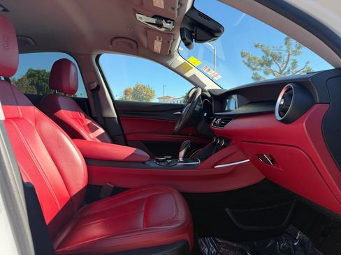 Used 2019 Alfa Romeo Stelvio image 17