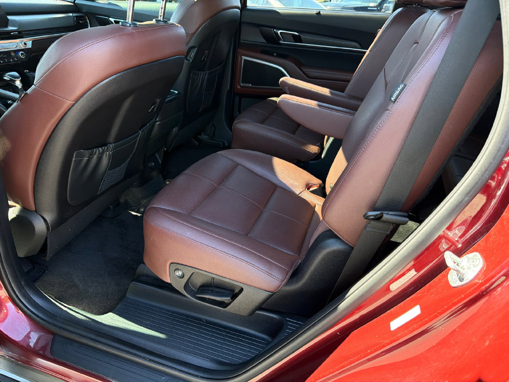 Used 2024 Kia Telluride EX w/ EX Captain's Chair Package AWD/4WD image 21