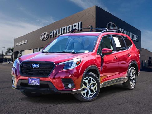 Used 2022 Subaru Forester Premium AWD/4WD image 1