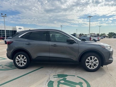 Used 2024 Ford Escape Active AWD/4WD image 2