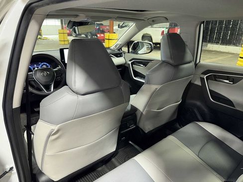 Used 2023 Toyota RAV4 Limited image 30