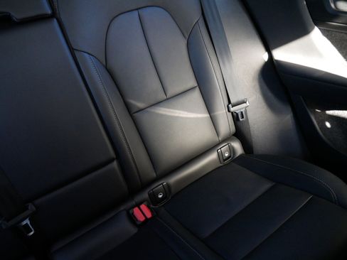 Used 2024 Volvo XC40 B5 Core image 14