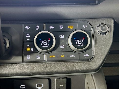 Used 2024 Land Rover Defender 130 X-Dynamic SE image 16