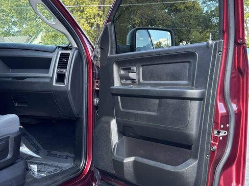 Used 2018 RAM 1500 Express AWD/4WD image 23
