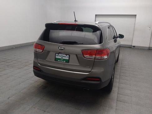 Used 2017 Kia Sorento AWD image 7