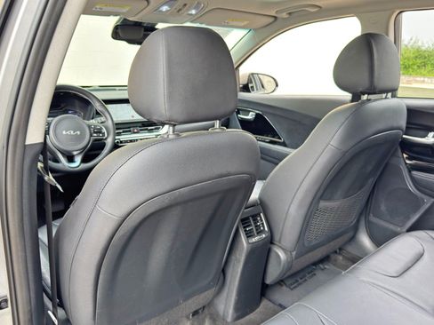 Used 2022 Kia Niro EX Premium FWD image 35