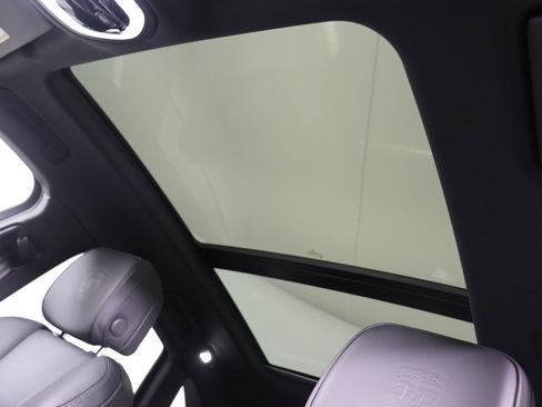 Used 2025 Porsche Macan image 28