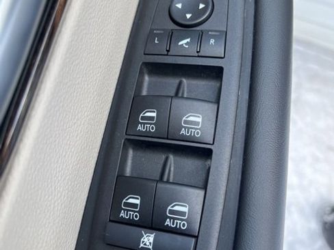 Certified 2024 Chrysler Pacifica Limited image 18