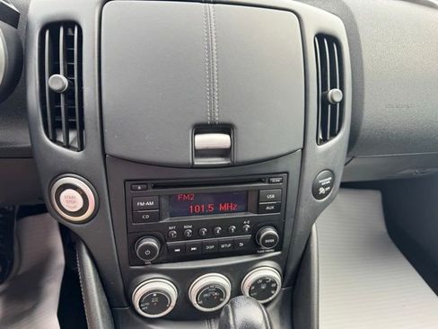 Used 2016 Nissan 370Z Coupe RWD image 17