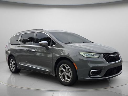 Used 2022 Chrysler Pacifica Limited FWD image 5