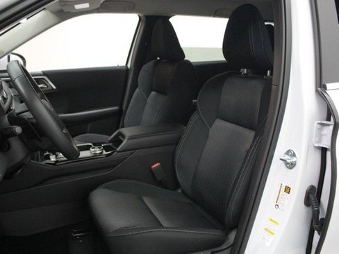 New 2026 Mitsubishi Outlander ES image 7