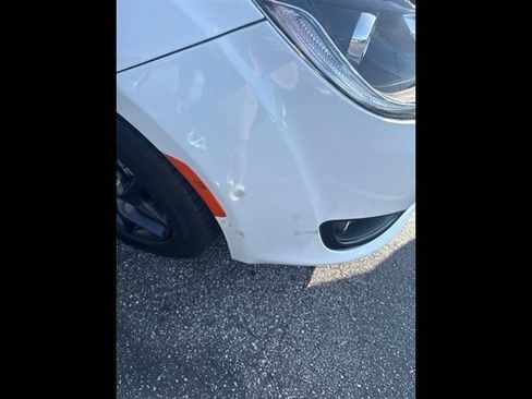Used 2019 Chrysler Pacifica Touring-L Plus w/ Advanced Safetytec Group FWD image 16
