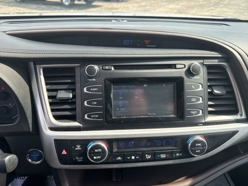 Used 2019 Toyota Highlander LE image 14
