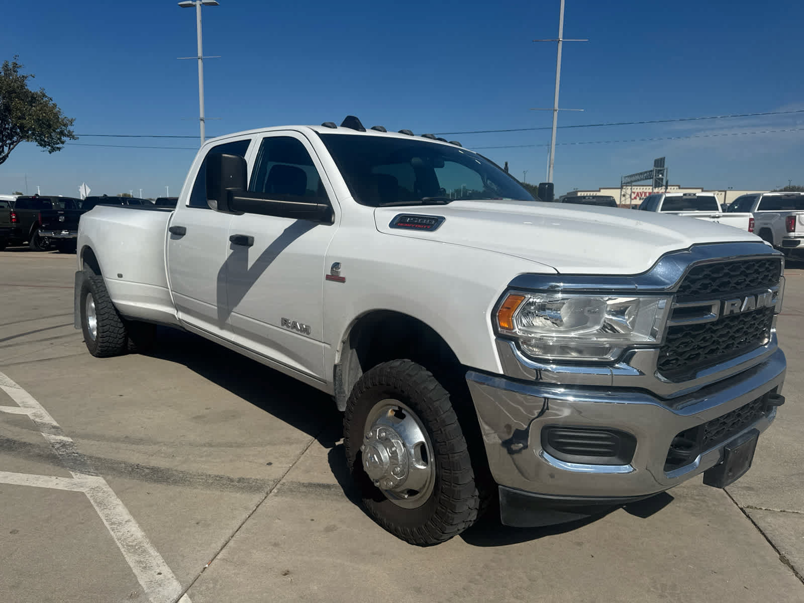 Used 2022 RAM 3500 Tradesman w/ Chrome Appearance Group AWD/4WD image 5