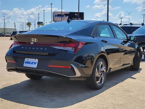 New 2025 Hyundai Elantra Sport image 4