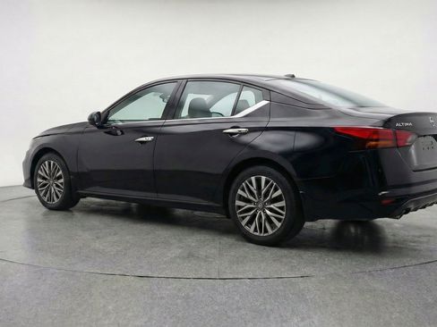 Used 2025 Nissan Altima 2.5 SV FWD image 6