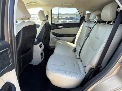 Used 2020 Ford Edge Titanium image 36