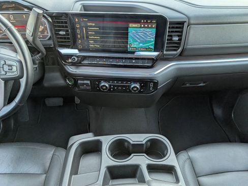 Used 2025 GMC Sierra 1500 SLT image 7