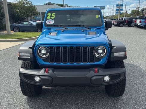 Used 2025 Jeep Gladiator Rubicon w/ Safety Group AWD/4WD image 2